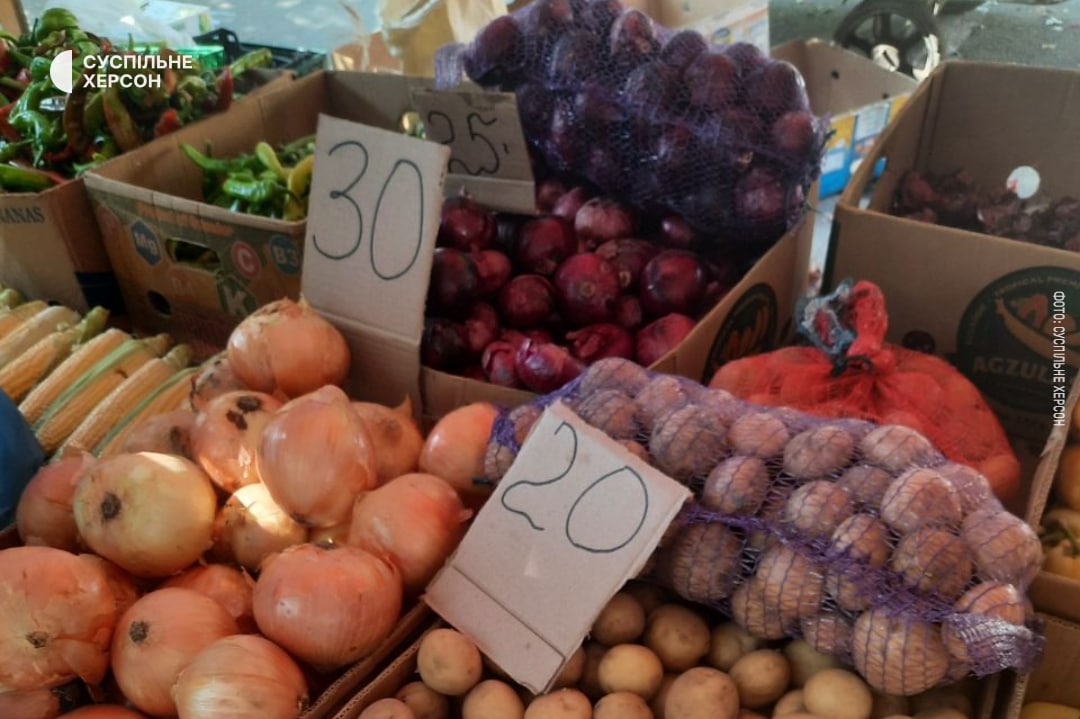 У Херсоні після закриття Антонівського мосту різко підскочили ціни на продукти (фото)